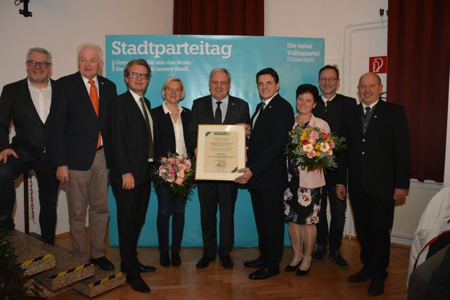In Anerkennung und Würdigung seiner langjährigen Tätigkeit als Stadtparteiobmann wurde Werner Gutzwar zum Ehren-Stadtparteiobmann der VP-Fürstenfeld ernannt.