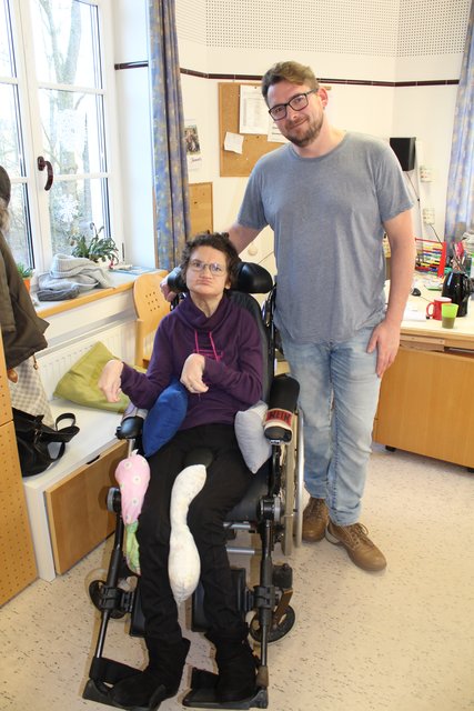 Margarete Dullinger aus Eggerding mit Erwin Fischer, der die Werkstättenleitung mit 1. Februar 2019 an Michael Fuchs übergeben hat. | Foto: Michelle Bichler