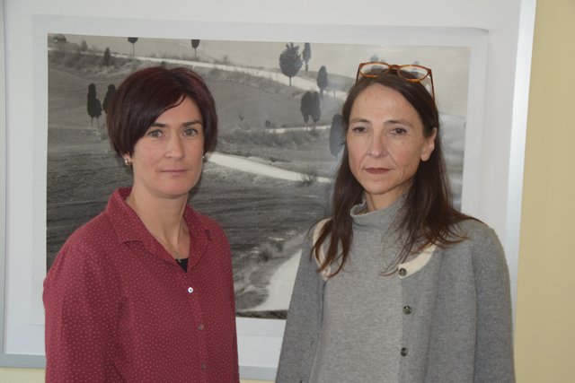 Mag. Katrin Lechleitner, Klinische- und Gesundheitspsychologin (li.) und Anita Pale, Akademische Suchtberaterin bei der sucht.hilfe BIN-Beratungsstelle Landeck (re.) informierten über die Gefahren des übermäßigen Alkoholkonsums. | Foto: Schwarz