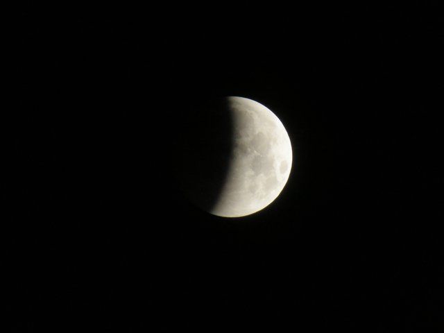 21.01.2019 05:01 es ist kalt und der Mond verfinstert weiter