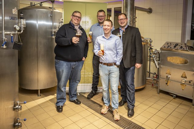 Die Diplom-Biersommeliers Karl Zuser jun., Gerhard Hörandtner, Gerhard Litzlbauer und Josef Niklas (v.l.) referieren bei der Biersommelierausbildung in Ried. | Foto: Markus Rambossek
