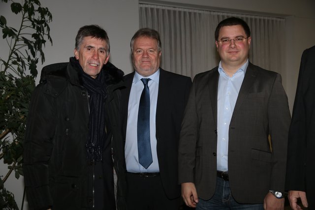 Johann Egermann mit Bgm. Richard Hermann und 2. Vizebgm. Peter Gmeiner.