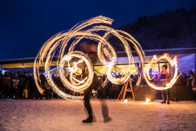 Am 2. Februar wird den Gästen bei der Ötscher Schirmbar ordentlich eingeheizt. Das Feuerspektakel Fire&Ice geht in die nächste Runde.
