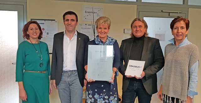 Dipl. Päd. Birgit Brauneis, Bürgermeister Erwin Bernreiter, Stadträtin Elisabeth Schüttengruber-Holly, Direktor Bernhard Aschinger und Dipl. Päd. Regina Frühwirth. | Foto: Pfaffeneder