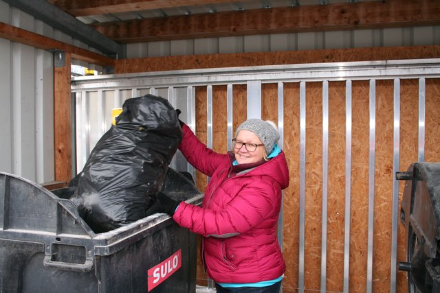 Die Redakteurin durfte ebenfalls mit anpacken. | Foto: Günter Hofer