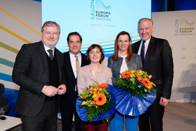 von Links: Angus Robertson, ehemaliger Fraktionsvorsitzender der Scottish National Party (SNP) im britischen Parlament, Rainer Nowak, Chefredakteur „Die Presse“, Regina Kothmayr, Leiterin der institutionellen EU-Angelegenheiten im Bundeskanzleramt, Gerda Füricht-Fiegl, Lehrgangsleiterin für politische Kommunikation an der Donau-Universität Krems und EU-Landesrat Martin Eichtinger. | Foto: Josef Bollwein
