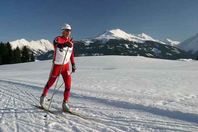 225 km Loipe, darunter zwei beleuchtete Strecken in der Hauptstadt des Oberpinzgaus: die anspruchsvolle Hochmoor-Loipe und die 3 km lange Blizzard-Loipe im Stadtinneren, die auch künstlich beschneit wird, können bis 21 Uhr genützt werden. Die Pinzga Loipe liegt vor der Haustür. | Foto: Walter Reifmüller