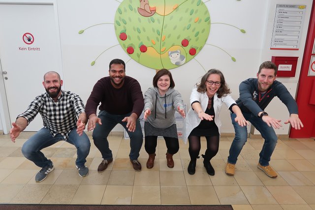 Am Foto (von links): Stefan Krückl (Stefan bewegt), Cedric „Chuma“ Mayer (sportsedition.at), Iulia Berger (Geschäftsführerin B!TONIC Österreich), Barbara Hahn (Pflegedirektorin St. Anna Kinderspital), Markus Bacher (Gründer Dreamrocket)  | Foto: B!TONIC Österreich