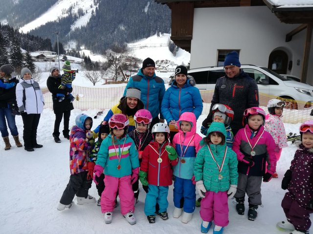 Ex-Skirennläuferin Bianca Venier stand den kleinen SkirennläuferInnen mit guten Tipps zur Seite. | Foto: privat