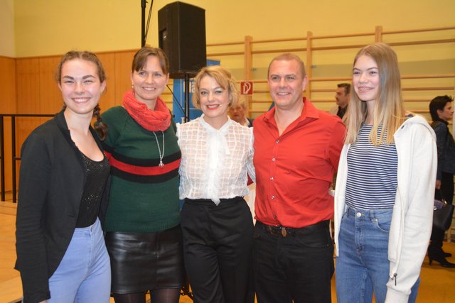 Im Anschluss ans Kabarett gab es noch zahlreiche Fotowünsche der Fans.