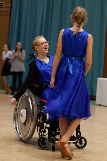 Angelina &amp; Bettina Reisek bei ihrer Rollstuhl-Kombi-ChaCha-Kür vom UTSS Gänserndorf. | Foto: Regina Courtier