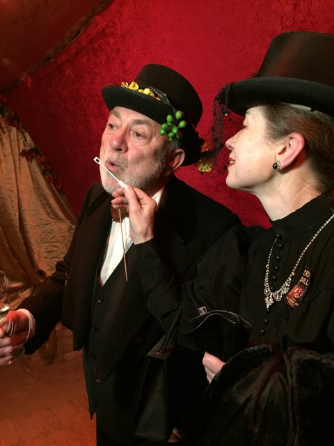 Judith Müller und Friedl Umschaid erarbeiten fantastische Seifenblasen | Foto: Eva Gabriel