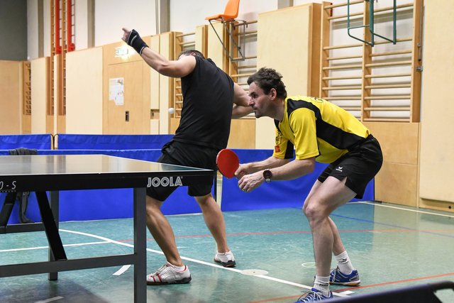 Die Doppelpaarung Martin Sturc (in schwarz) und Reinhard Pleßl unterlagen mit 1:3 gegen den Tabellenführer.
 | Foto: TT Union Horn