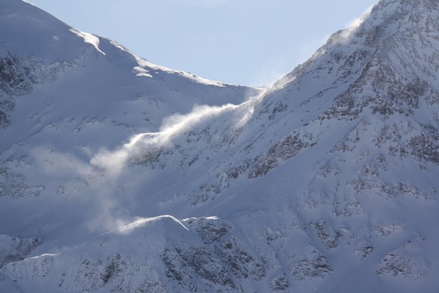 Bei der Abfahrt von der Schartwand löste eine Skitourengeherin eine Lawine aus. Sie konnte den Airbag auslösen und wurde teilverschüttet. | Foto: Landeswarnzentrale Salzburg (Symbolfoto)