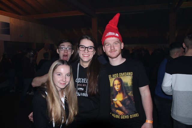 &lt;f&gt;Zipfelmützen&lt;/f&gt; als Bekenntnis zu den jungen Zilletalern.