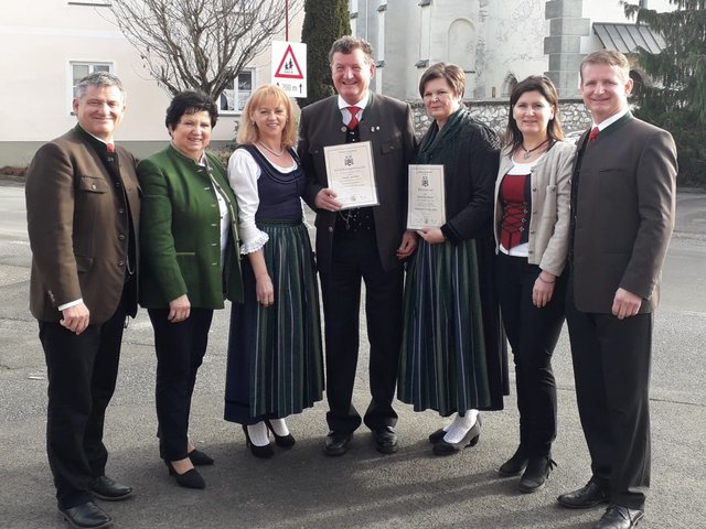Obmann Stellvertreter des Sängergau Egon Britzmann, Reinhelde Kobold-Inthal vom Kulturreferat, Obfrau Gerlinde Reichl, Chronist Franz Schober, Kassiererin Karin Forsthuber, Vizebürgermeisterin Maria Knauder und Obmann Gerald Radl (von links) | Foto: KK