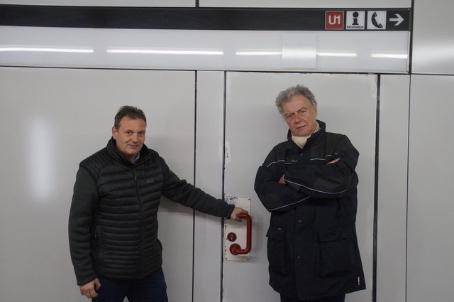 "Hier fehlt ein WC", ärgern sich die FPÖ-Bezirkspolitiker Michael Mrkvicka und Herbert Aurednik.