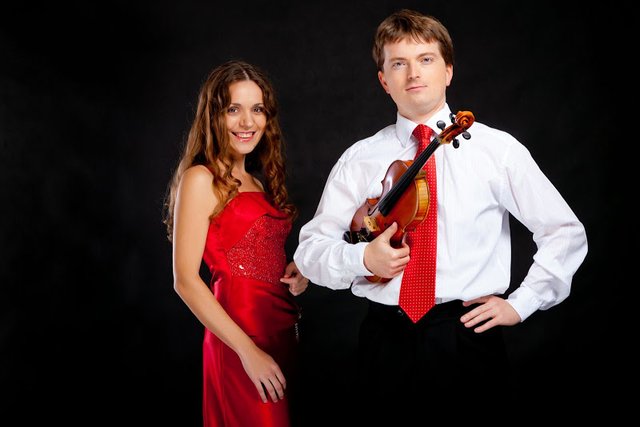 Das tschechoslowakische Kammerduo Pavel Burdych (Violine) und Zuzana Berešová (Klavier) laden zum Konzert am 12. Februar in die Stadthalle Fürstenfeld. | Foto: KK