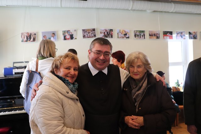 Pater Bendikt Fink mit der Obfrau des Leykam-Chors Vera Lehrhofer (links) | Foto: Edith Ertl