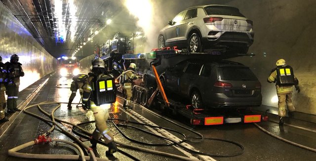 Gegen knapp nach 14.30 Uhr vermeldeten die Feuerwehren „Brand aus“ im Arlbergtunnel. | Foto: Feuerwehr Landeck