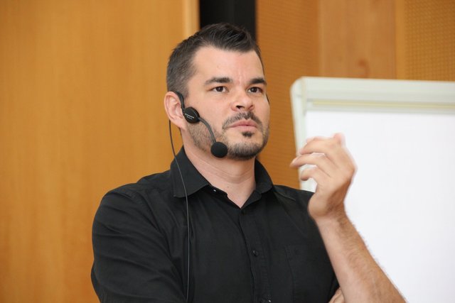 Der Klinische- &amp; Gesundheitspsychologe Wolfgang Binder organisiert die Fachtagung.  | Foto: KK