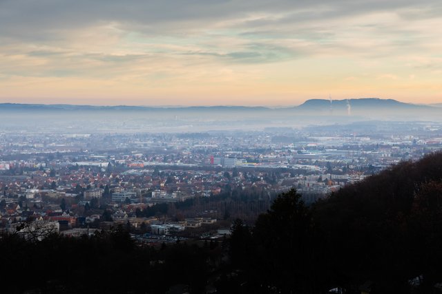 Klar Erkennbar: Die Feinstaubwolke über dem Grazer Stadtgebiet. | Foto: Jorj Konstantinov