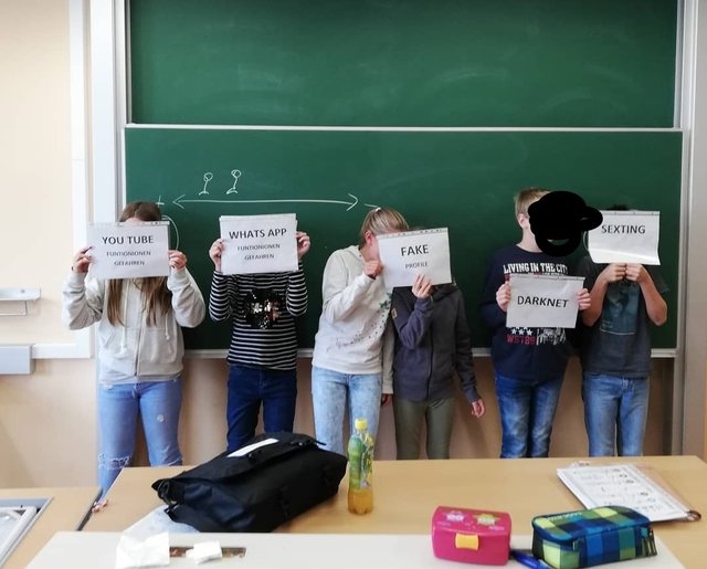 In Workshops lernen die Kids, wie man sicher im Internet surfen kann.