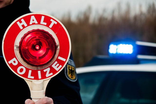 Weil sämtliche Anhalteversuche der deutschen Polizei misslangen, musste die Autobahnpolizei Seewalchen zu Hilfe eilen. | Foto: Arno Bachert/Fotolia