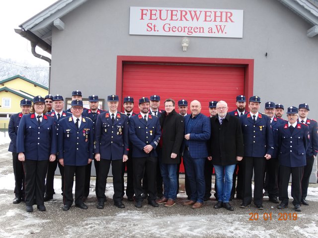 Die Kameraden der FF St. Georgen am Weinberg vor dem Rüsthaus | Foto: KK