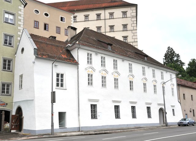 Das Atelierhaus Salzamt an der Oberen Donaulände ist ein "offenes Haus" für Künstler aus aller Welt. | Foto: Stadt Linz