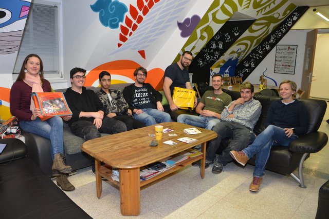 Das Team des Jugendzentrums und Streetwork Hartberg informiert Jugendliche über die gesetzlichen Neuerungen beim Jugendgesetz.