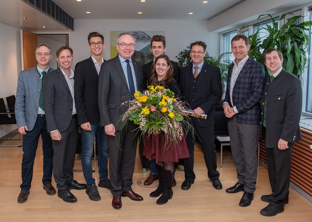 Leo Bonigl (Landesinnungsmeister-Stellvertreter der Gärtner und Floristen NÖ), Marcel Kreitl (Lehrlingswart der Gartengestalter), Felix Janisch (Vizestaatsmeister bei den Austrian Skills 2019), LH-Stellvertreter Stephan Pernkopf, Julian Kreitl (Vizestaatsmeister bei den Austrian Skills 2019), Andrea Rauscher (Meisterfloristin), Thomas Kaltenböck (Landesinnungsmeister der Gärtner und Floristen NÖ), Johannes Käfer (Landwirtschaftskammer NÖ, Obmann der Gärtner Vereinigung Niederösterreichs), Christian Kornherr (Landwirtschaftskammer NÖ, GF der Junggärtnervereinigung Niederösterreichs) | Foto: NLK Filzwieser