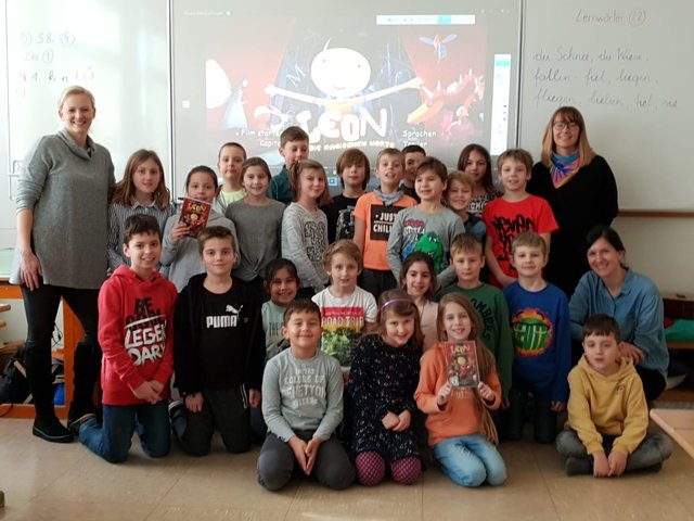 Kids der VS Siegendorf mit den Lehrerinnen Silvia Mühlgaszner, Tanja Tinhof und Ines Wagner vom Kinderkinowelten-Projektteam. | Foto: VS Siegendorf