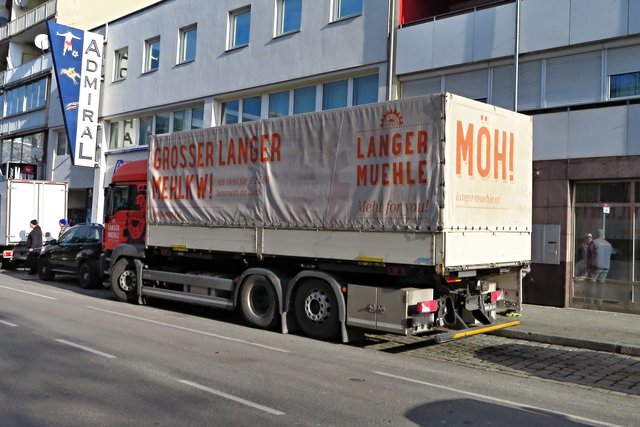 Diesen wirklich lustig und originell gestalteten MehlKW hab ich schon vor langer Zeit entdeckt, hatte aber nie Gelegenheit, ihn zu fotografieren, weil er immer grad unterwegs war. Aber heute!!