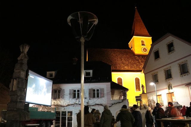 Großbildschirm in Ligist. Das Nightrace in Schladming wurde live übertragen. | Foto: Lederer