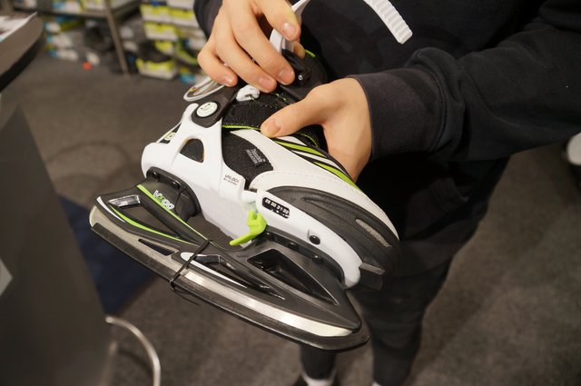 Eislaufschuhe, die verstellt werden können, sind für Kinder ideal da sie mitwachsen. | Foto: ama
