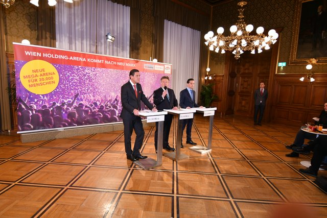 Finanz- und Wirtschaftsstadtrat Peter Hanke (SPÖ), Bürgermeister Michael Ludwig (SPÖ) und Wien Holding-Chef Kurt Gollowitzer präsentierten die Entscheidung. | Foto: Markus Spitzauer