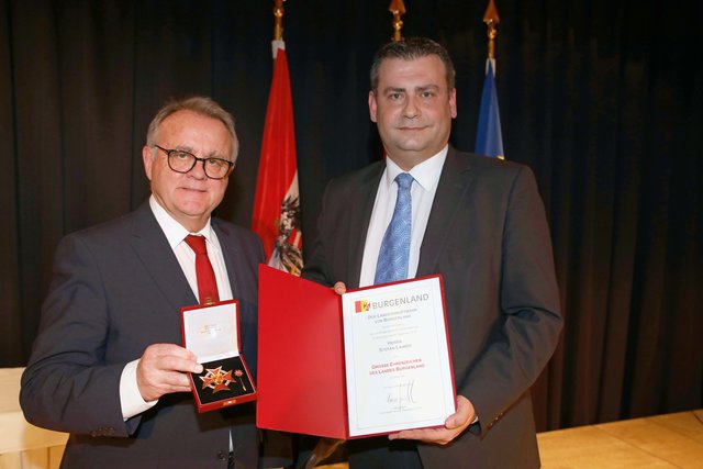 Großes Ehrenzeichen des Landes Burgenland: LH Hans Niessl und Stefan Laimer | Foto: Landesmedienservice/Wolfgang Sziderics