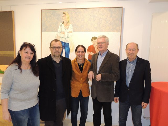 Eveline Kiegerl, Konrad Adam, Waltraud Fischer, Peter Stelzl und Vizebürgermeister Toni Fabian (v.l.) bei der Eröffnung der ersten Ausstellung des heurigen Jahres in der Stadtgalerie. | Foto: Gady