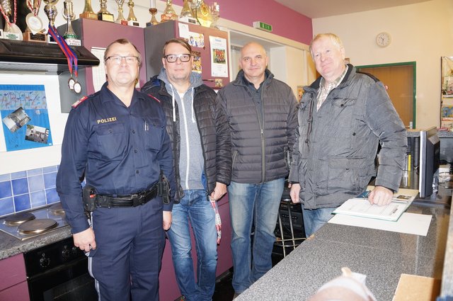 Juko Köflach-Leiter Wolfgang Haring (2. v. l.) freut sich über die Basisförderung. | Foto: Almer