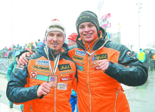 Die Bludenzer Thomas Steu (li.) und Jonas Müller wurden bei der WM zu Medaillenhamsterer. | Foto: Rodelverband/Eugen Eslage