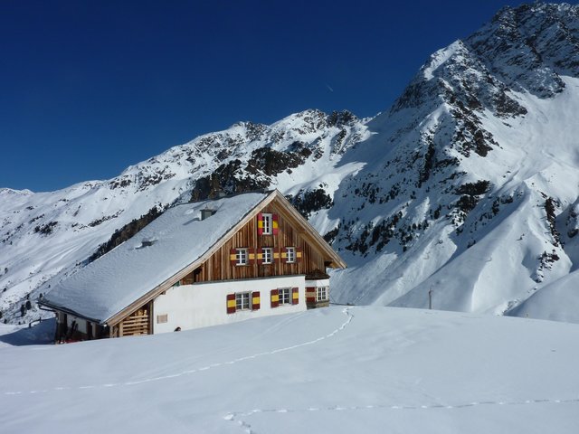 Die Potsdamer Hütte präsentiert sich nach Abschluss der Sanierungsarbeiten wieder in voller Pracht! | Foto: privat