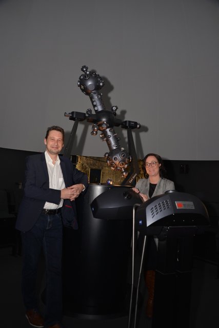 Das „Sternenturm-Ehepaar“ Dietmar Kles und Ute Kles-Galati steht für Auskünfte und Buchungen gerne zur Verfügung.