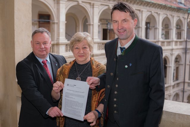 LAbg. Christian Cramer, LAbg. Helga Kügerl und LAbg. Albert Royer stellen im Landtag einen Antrag zur rechtlichen Absicherung für eine stressfreie Schlachtung. | Foto: FPÖ Steiermark/Wallner