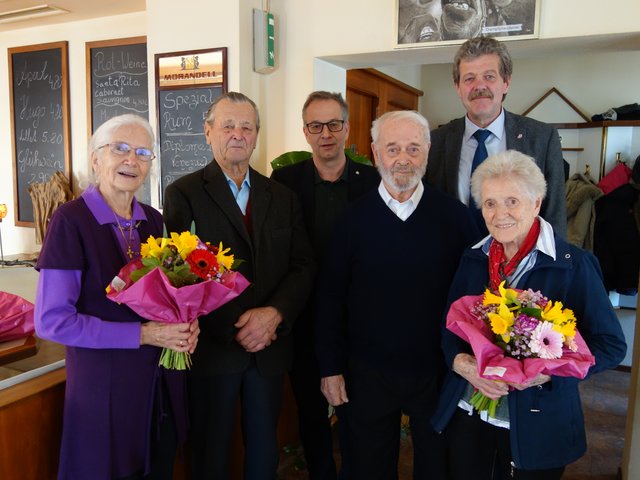 Diamantene Hochzeit: BH Markus Maaß (2.v.re) und Bgm. Wolfgang Jörg gratulierten. | Foto: Stadtgemeinde Landeck