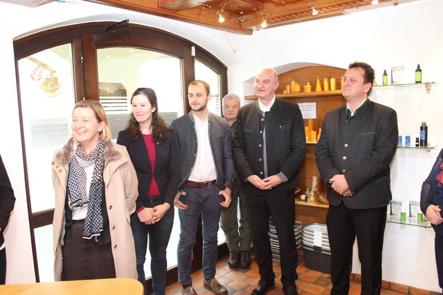 Talkrunde mit Maria Brunner und Julia Bauer vom AMS, Josef Wolfthaler von der Leader-Region Traunviertler Alpenvorland, LAbg. Christian Dörfel und Micheldorfs Bürgermeister Horst Hufnagl (v.li.)