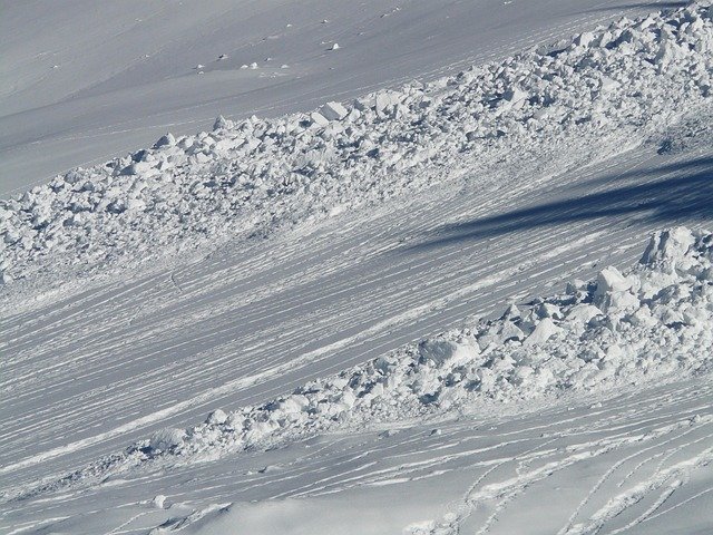 Schneebretter und Lawinen führen zu vereinzelten Straßensperren im Bezirk Spittal