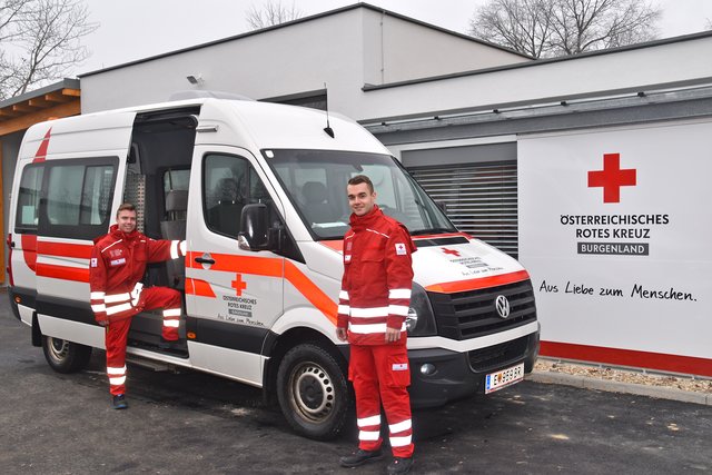 Zivildiener wie Jan Halb (links) aus Doiber und Stefan Dax aus Jennersdorf rücken von der neuen Dienststelle ebenso aus wie hauptamtliche oder ehrenamtliche Helfer.