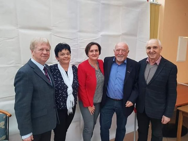Friedrike Koschlak (2 v.l.) mit Vizebürgermeisterin Lisa Lobnik und dem neuen Obmann Christian Koschlak (2. v.r.)