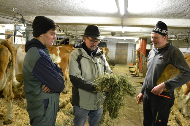 Christian Gabler, Landwirtschaftsschule Kempten, Projektinitiator Rainer Hoffmann und Sebastian Lechner.
 | Foto: Foto: LLA Rotholz